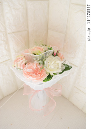 バラの花束 114178557