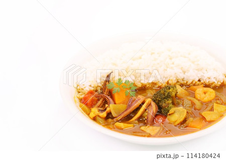 シーフードカレー　スープカレー　明るい背景 114180424