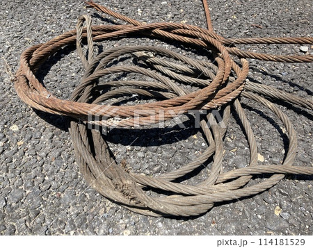 錆びたワイヤーロープ 錆びたワイヤーロープ 114181529