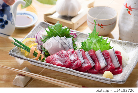 ミンク鯨の赤身と本皮のお刺身盛り合わせ(未冷凍)郷土料理 和歌山県・太地町 ミンク鯨の赤身と本皮のお刺身盛り合わせ(未冷凍)郷土料理 和歌山県・太地町 114182720