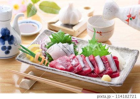 ミンク鯨の赤身と本皮のお刺身盛り合わせ（未冷凍）郷土料理　和歌山県・太地町 114182721