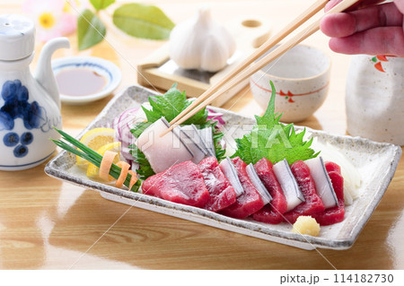 ミンク鯨の赤身と本皮のお刺身盛り合わせ(未冷凍)郷土料理 和歌山県・太地町 ミンク鯨の赤身と本皮のお刺身盛り合わせ(未冷凍)郷土料理 和歌山県・太地町 114182730