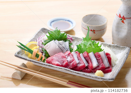 ミンク鯨の赤身と本皮のお刺身盛り合わせ（未冷凍）郷土料理　和歌山県・太地町 114182736