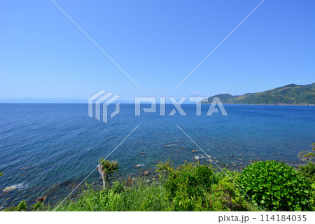 駿河湾の青い海 静岡県西伊豆町 114184035