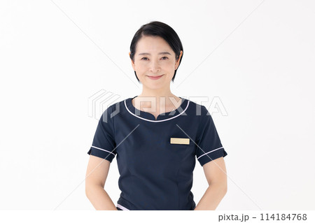 ミドル女性 エステティシャン 制服 ミドル女性 エステティシャン 制服 114184768