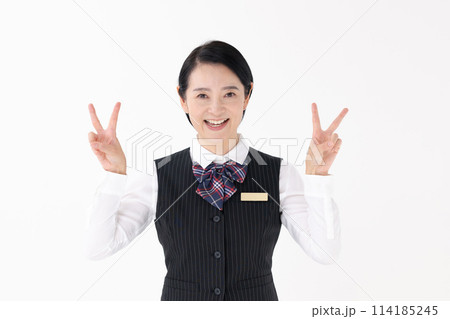 ミドル女性　制服　ピース 114185245
