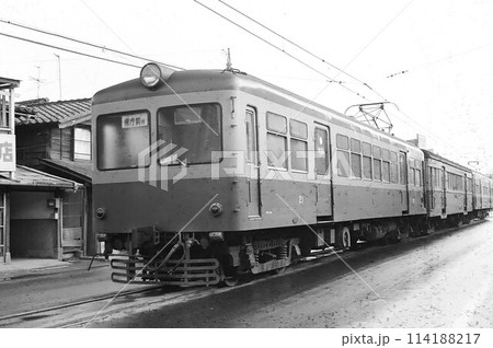 県庁前へ向かう新潟交通モハ20形21号車 114188217