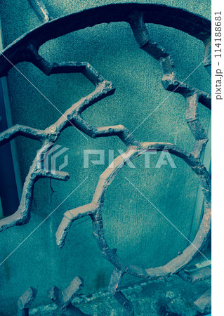 古びた車輪 114188681