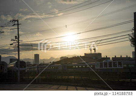 電車のある風景 114188783