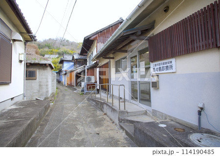 「志々島（ししじま）」唯一の診療所とノスタルジックな港町/香川県三豊市 114190485