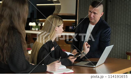 Team of office workers in business attire discuss plan Team of office workers in business attire discuss plan 114191655