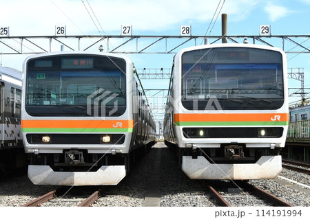 車両基地で並ぶ八高線のE231系3000番台と209系3500番台 114191994