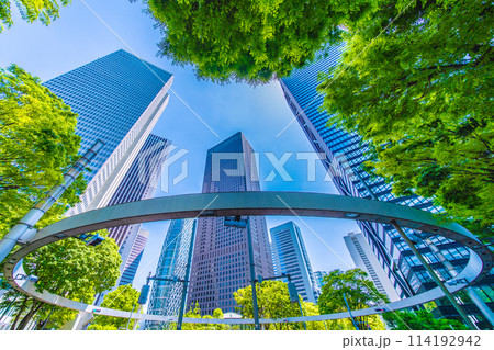 日本の東京都市景観 新宿。新宿警察署裏交差点の西新宿サインリングや超高層ビル群などを望む=4月28日 日本の東京都市景観 新宿。新宿警察署裏交差点の西新宿サインリングや超高層ビル群などを望む=4月28日 114192942