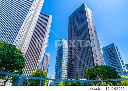 日本の東京都市景観 新宿。新宿警察署裏交差点の西新宿サインリングや超高層ビル群などを望む=4月28日 日本の東京都市景観 新宿。新宿警察署裏交差点の西新宿サインリングや超高層ビル群などを望む=4月28日 114192981