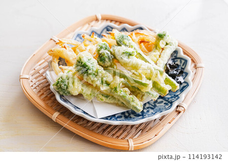 こごみの天ぷら 114193142