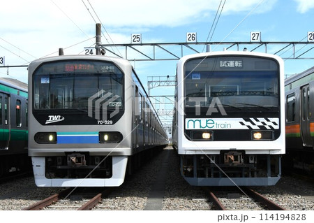 車両基地に停車する東京臨海高速鉄道70-000形と209系（MUE-Train） 114194828