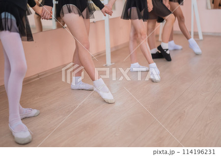 Close-up of five little girls' feet and ballet class.  114196231