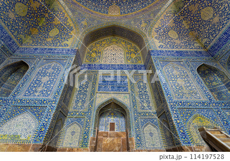 Persian elegance 114197528