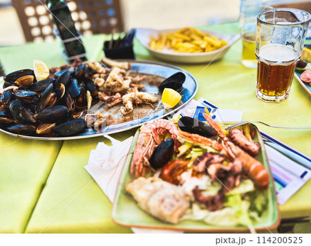 Seafood platter with musselspus, squid, squidpus  114200525