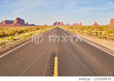 Desert Highway to Monument Valley, Clear Sky, Road Perspective 114200919