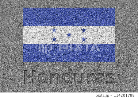 石板の上に描かれたホンジュラスの国旗と、掘ったような「Honduras」の文字 114201799