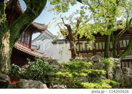 Yuyuan Yu Garden traditional architecture in Shanghai, China Yuyuan Yu Garden traditional architecture in Shanghai, China 114203026