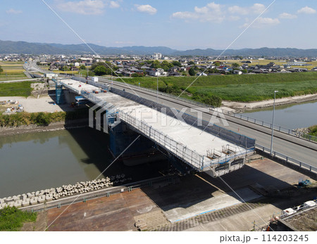 国道443号線の矢部川に架かる道路橋の増設工事　三橋瀬高バイパス(国道443号線)の矢部川に架かる橋 114203245