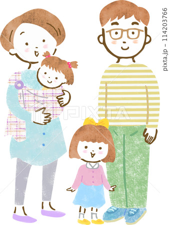 子供（女児）が2人いる家族4人の全身手描きイラスト 114203766
