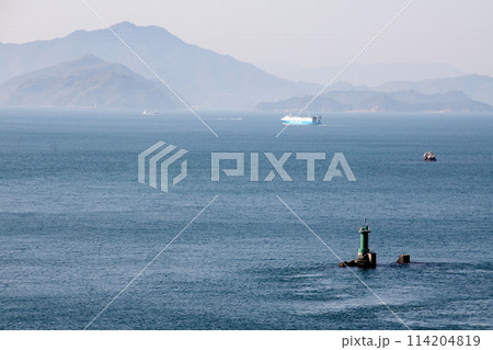 今治糸山公園より春がすみの斎灘を望む 114204819