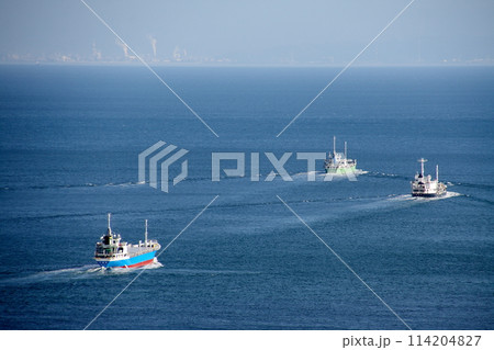 来島海峡から燧灘に向かう貨物船 来島海峡から燧灘に向かう貨物船 114204827