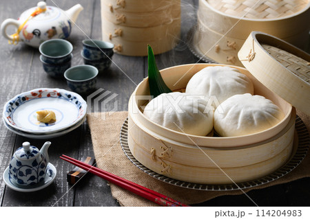 肉まん(海鮮肉まん)海の幸を使った肉まんです。 肉まん(海鮮肉まん)海の幸を使った肉まんです。 114204983