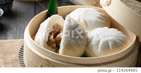 肉まん(海鮮肉まん)海の幸を使った肉まんです。 肉まん(海鮮肉まん)海の幸を使った肉まんです。 114204995