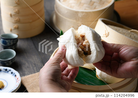 肉まん(海鮮肉まん)海の幸を使った肉まんです。 肉まん(海鮮肉まん)海の幸を使った肉まんです。 114204996