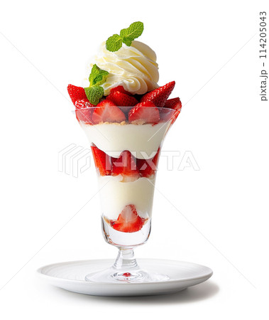 豪華ないちごパフェ 白背景の切り抜き 豪華ないちごパフェ 白背景の切り抜き 114205043