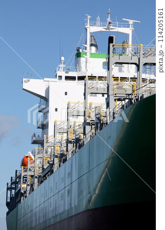 今治波止浜の造船所の建造中の貨物船 114205161