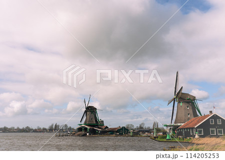 オランダの風車村ザーンセ・スカンス 114205253