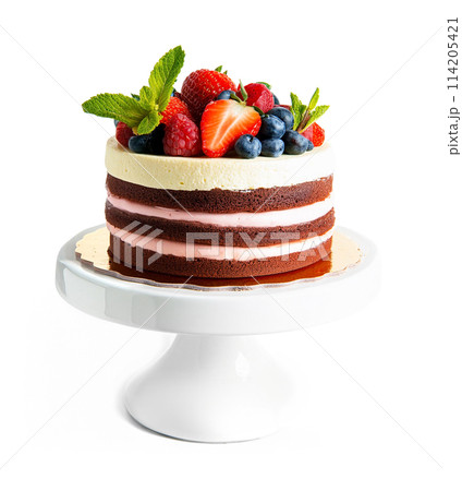 白いケーキスタンドに乗せたチョコレートとクリームとベリーのケーキ　白背景の切り抜き 114205421