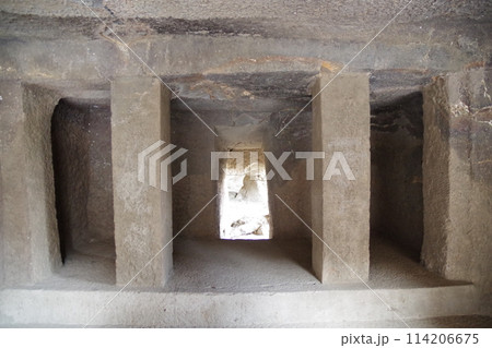 インド　アウランガーバード石窟寺院 114206675