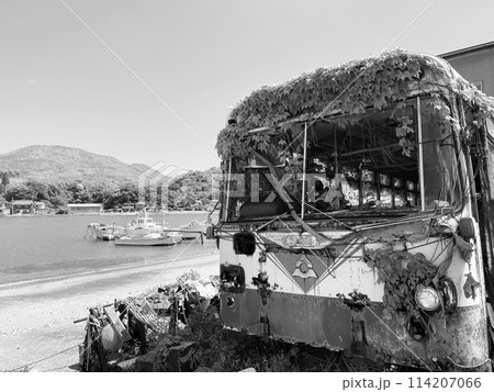 放置されたバス 114207066