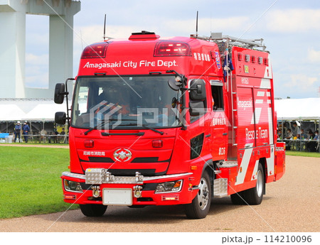 尼崎市消防局の救助工作車(防災訓練) 尼崎市消防局の救助工作車(防災訓練) 114210096
