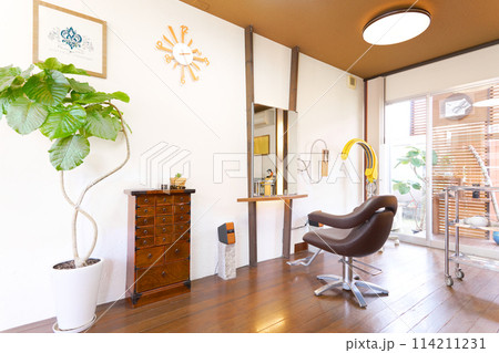 おしゃれなヘアサロンの内観　インテリア　イメージ 114211231