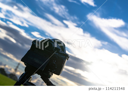 カメラで風景写真を撮る カメラで風景写真を撮る 114211548