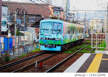 京都の電車　叡山電鉄茶山駅風景 114212046
