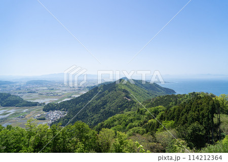賤ヶ岳の山頂から見た山本山 賤ヶ岳の山頂から見た山本山 114212364