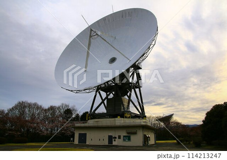 日本の衛星通信発祥の地… 電波望遠鏡として活躍する直径32m2基のパラボラアンテナ 日本の衛星通信発祥の地… 電波望遠鏡として活躍する直径32m2基のパラボラアンテナ 114213247