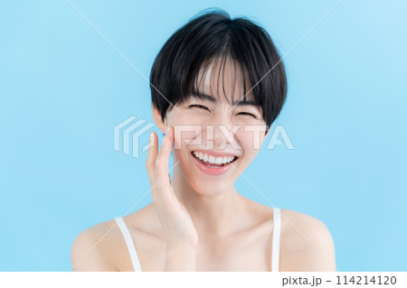 女性の美容イメージ 114214120