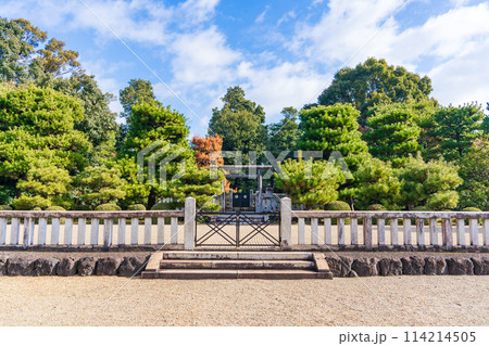 京都市右京区　第九十八代長慶天皇　嵯峨東陵 114214505