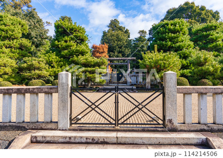 京都市右京区　第九十八代長慶天皇　嵯峨東陵 114214506