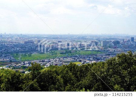 安満宮山(あまみややま)古墳から大阪平野を見晴らした風景 大阪府高槻市 安満宮山(あまみややま)古墳から大阪平野を見晴らした風景 大阪府高槻市 114215255