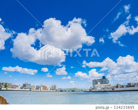 五月晴れの中川風景 114215695